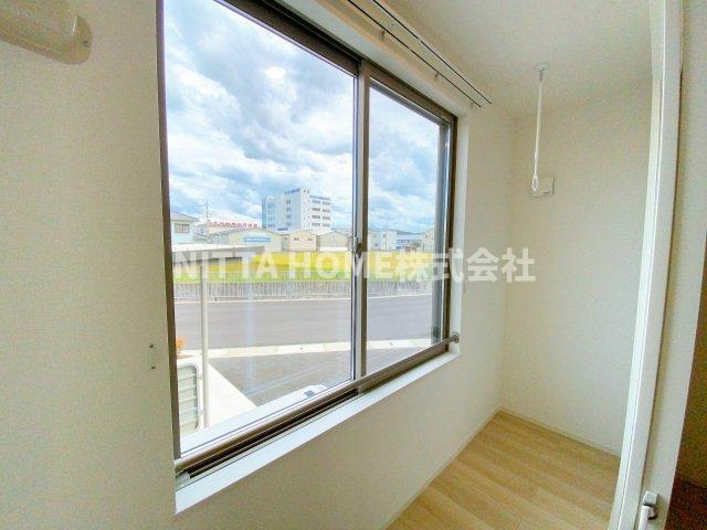ホワイトストーク九日市のバルコニー|広々サンルーム付き♪