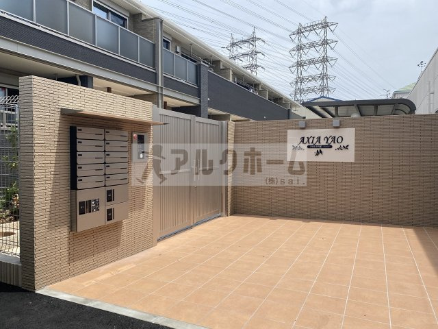 アクシア八尾のエントランス