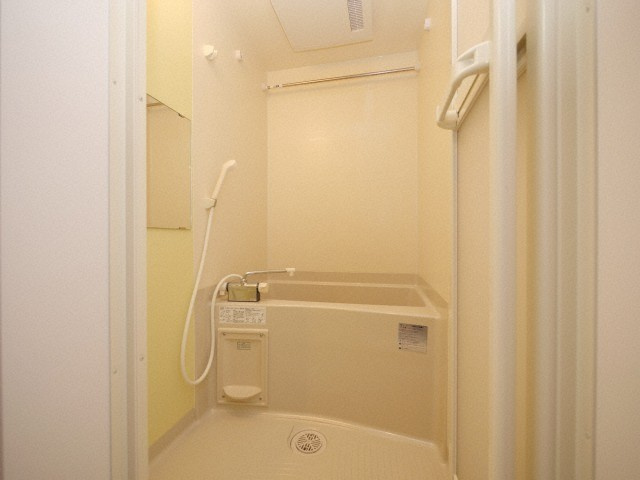 大阪市生野区巽中３丁目のアパートの浴室