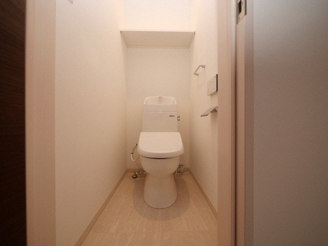 大阪市生野区巽中３丁目のアパートのトイレ