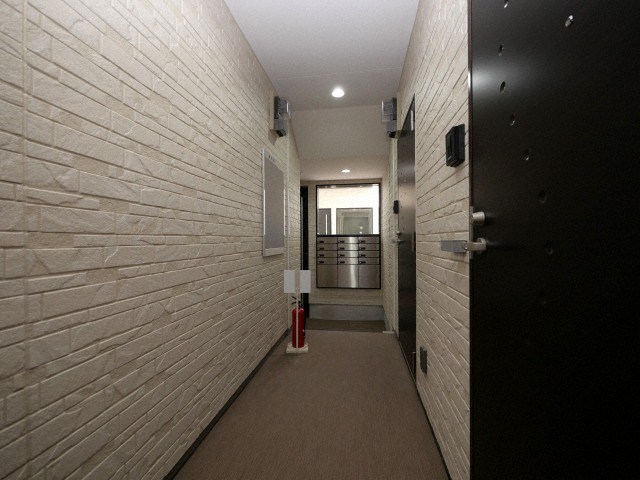 大阪市生野区巽中３丁目のアパートのロビー