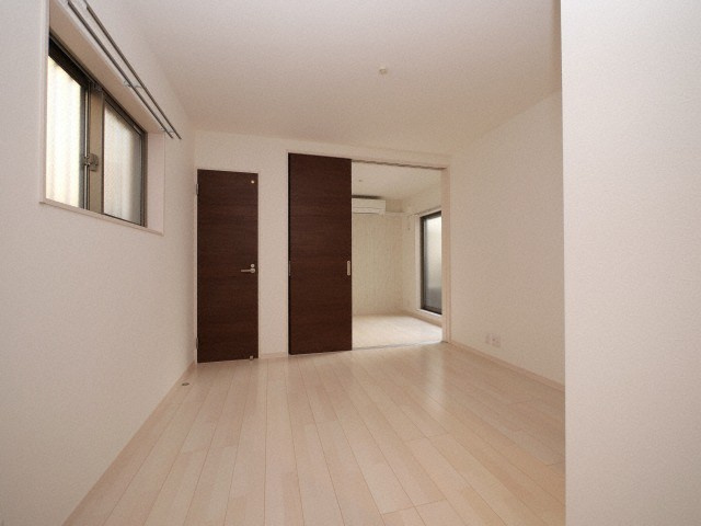 大阪市生野区巽中３丁目のアパートの居間・リビング