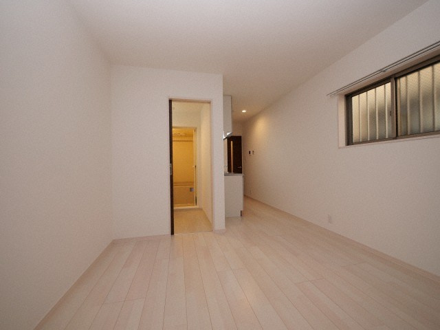 大阪市生野区巽中３丁目のアパートの居間・リビング