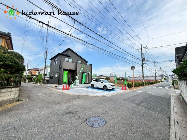上尾市西宮下7期　新築戸建　グラファーレ01の前面道路含む現地写真