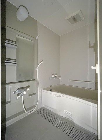 ダイアパレス西宝町弐番館の浴室