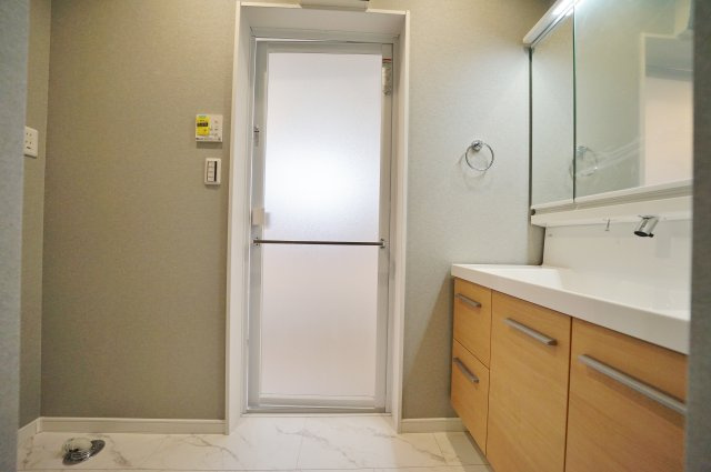 【横浜市保土ケ谷区仏向町1135-3全5棟新築戸建てA号棟】★仲介手数料無料★（仏向小学校・橘中学校）の独立洗面台