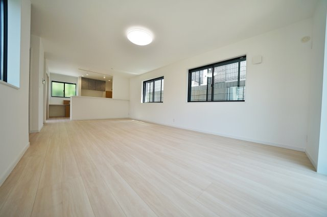 【横浜市保土ケ谷区仏向町1135-3全5棟新築戸建てA号棟】★仲介手数料無料★（仏向小学校・橘中学校）の居間・リビング