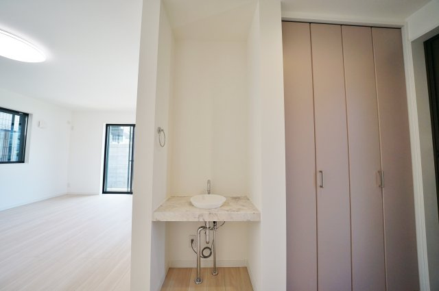 【横浜市保土ケ谷区仏向町1135-3全5棟新築戸建てA号棟】★仲介手数料無料★（仏向小学校・橘中学校）の独立洗面台