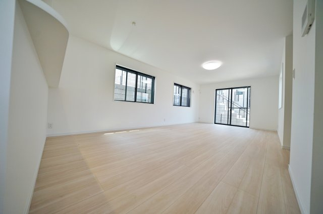 【横浜市保土ケ谷区仏向町1135-3全5棟新築戸建てA号棟】★仲介手数料無料★（仏向小学校・橘中学校）の居間・リビング