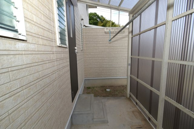 【その他】 | コーポ福成Ⅰ | 勝手口外に洗濯物が干せます