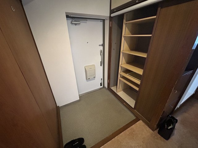 金剛第二住宅145棟の玄関