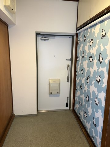 金剛第二住宅145棟の玄関