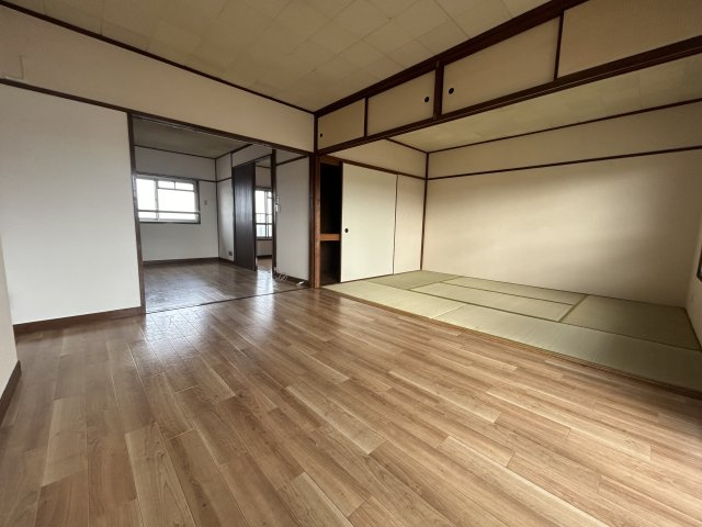 金剛第二住宅145棟の居間・リビング