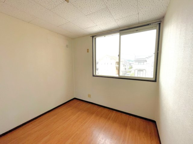 板倉ハイツの洋室