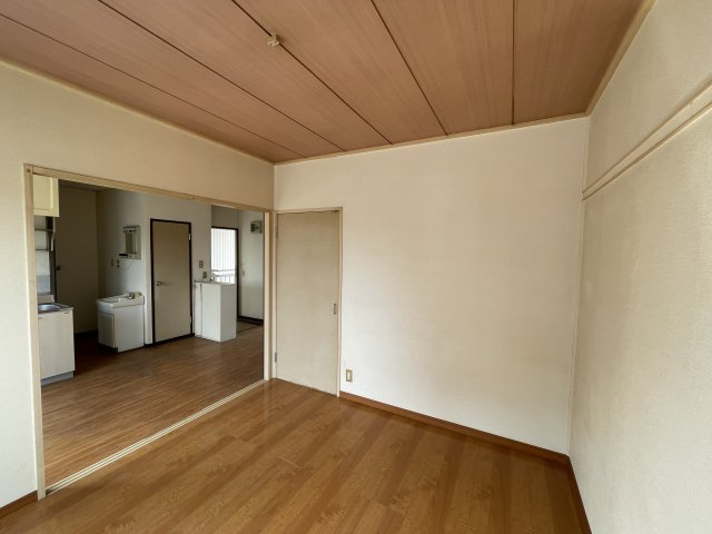 板倉ハイツの洋室