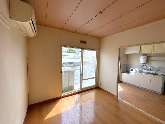 板倉ハイツの洋室