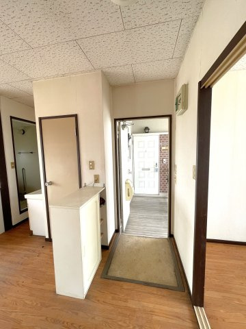 板倉ハイツの玄関