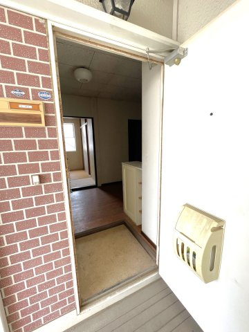 板倉ハイツの玄関