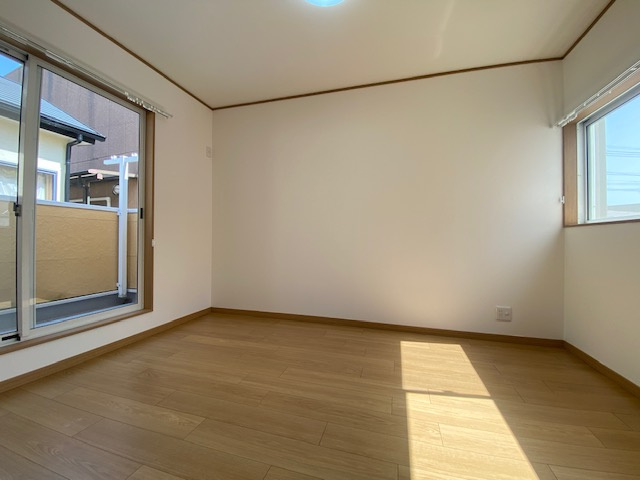 青木町中古戸建　室内全面リフォーム済の洋室