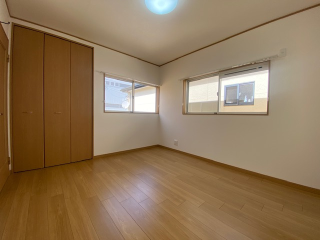 青木町中古戸建　室内全面リフォーム済の洋室