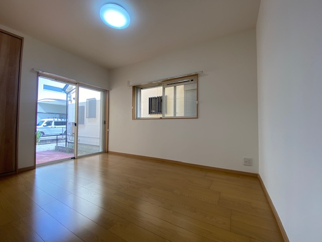 青木町中古戸建　室内全面リフォーム済の洋室