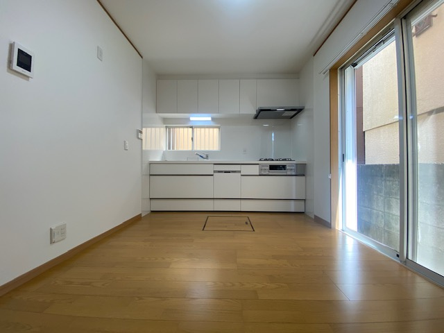 青木町中古戸建　室内全面リフォーム済のキッチン