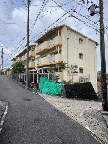 瀬戸市原山町の一棟マンションの外観