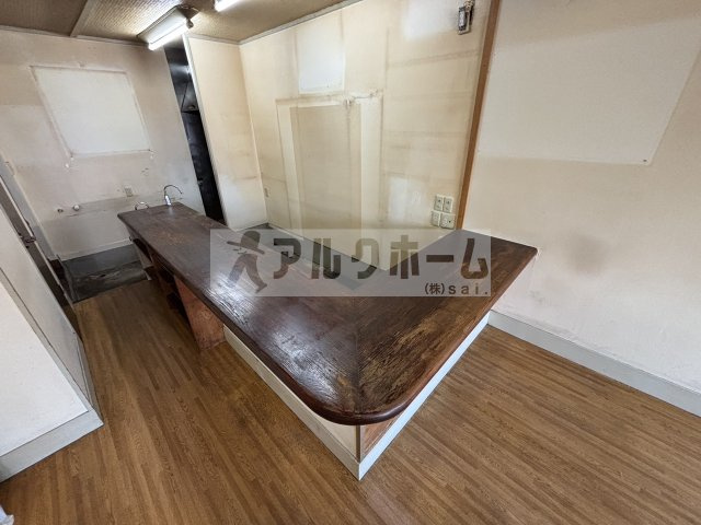 柏原市玉手町の店舗一部の内装