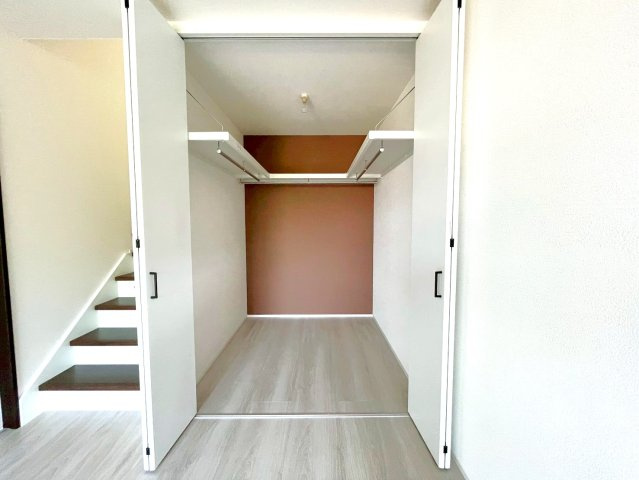 限定４区画新築分譲☆人気のオール電化仕様☆設備充実☆駐車２台ＯＫ☆山科区西野山射庭ノ上町の収納|洋室　ウォークインクローゼット