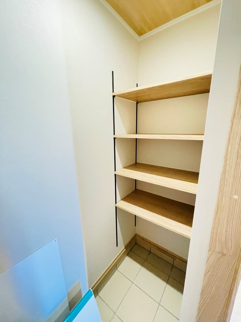 岡崎市上地6丁目　新築分譲住宅　全5棟　1号棟の収納|シューズクローク付きなので、玄関がスッキリ片付きます♪