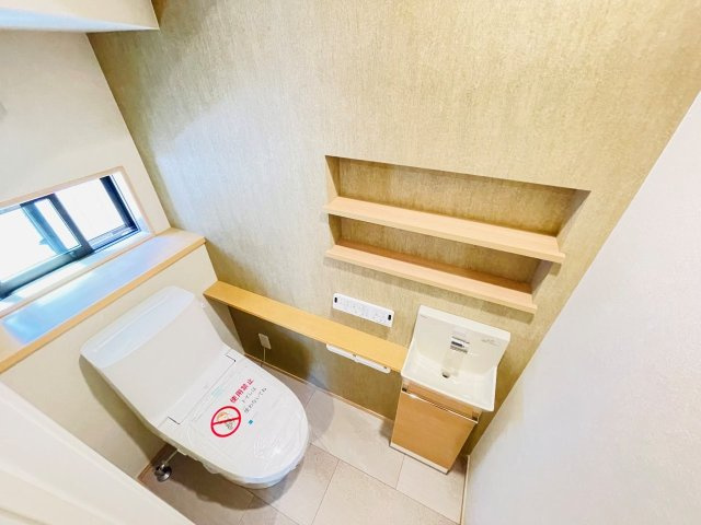 岡崎市上地6丁目　新築分譲住宅　全5棟　1号棟のトイレ|1階、2階とも温水洗浄機能付きトイレです。