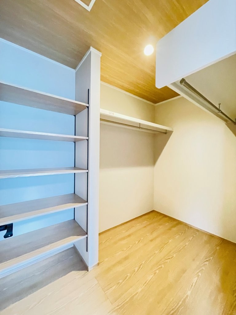 岡崎市上地6丁目　新築分譲住宅　全5棟　1号棟の収納|居室にはウォークインクローゼットを完備。家族の衣類がスッキリ片付きます♪