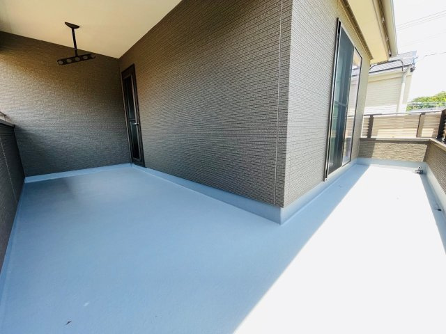 岡崎市上地6丁目　新築分譲住宅　全5棟　1号棟のバルコニー|多用途に使えるインナーバルコニー付き。突然の雨でも安心です♪