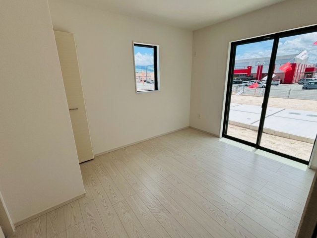 ケイアイエルデ／菊池郡大津町１期／２号棟の洋室|1階の洋室があります！来客対応にも便利ですね！