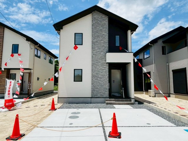 ケイアイエルデ／菊池郡大津町１期／２号棟の外観|駐車は全面に2台可能です！庭の部分も含めると3台以上可能です！