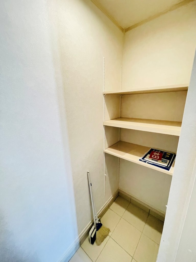 岡崎市上地6丁目　新築分譲住宅　全5棟　2号棟の玄関|シューズクローク付きなので、玄関がスッキリ片付きます♪