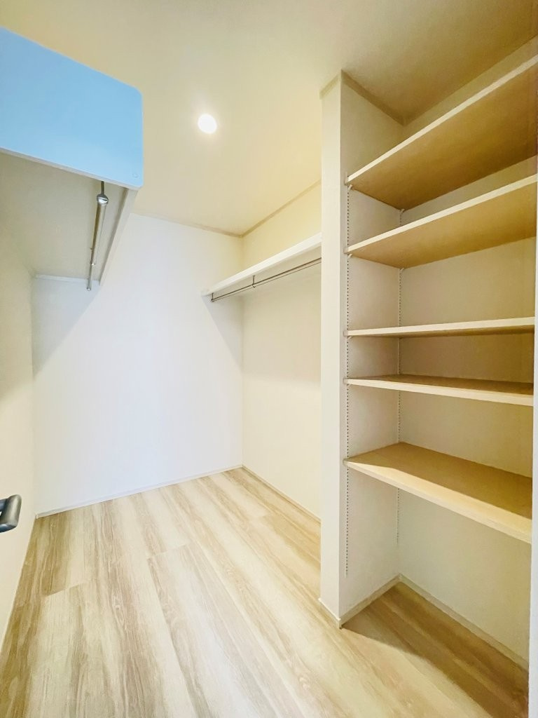 岡崎市上地6丁目　新築分譲住宅　全5棟　2号棟の収納|居室にはウォークインクローゼットを完備。家族の衣類がスッキリ片付きます♪