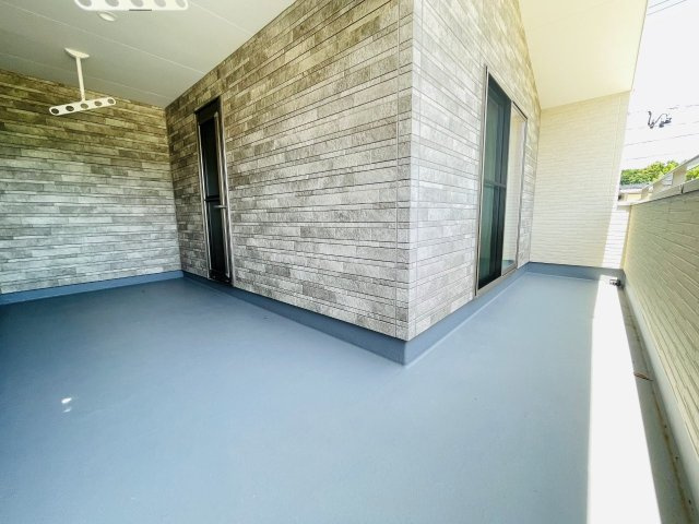 岡崎市上地6丁目　新築分譲住宅　全5棟　2号棟のバルコニー|多用途に使えるインナーバルコニー付き。突然の雨でも安心です♪