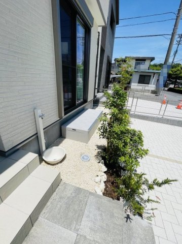 岡崎市上地6丁目　新築分譲住宅　全5棟　2号棟の庭|庭には洗車や水やりに便利な立水栓付き♪