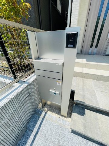岡崎市上地6丁目　新築分譲住宅　全5棟　2号棟のその他|宅配ボックス付きなので、留守でも荷物を受け取ることができ便利です。