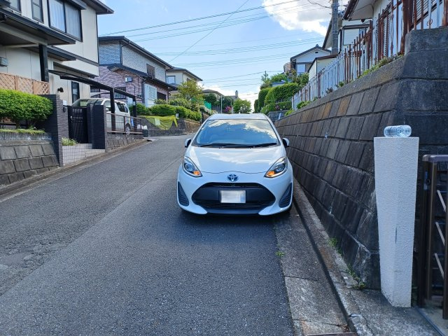 鳩山町鳩ヶ丘2丁目　古家付土地66坪の前面道路含む現地写真|南東側約5.8ｍ公道に約15ｍ接する