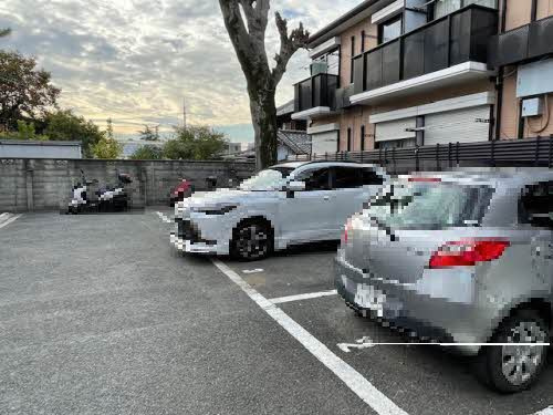 ボナール高林の駐車場