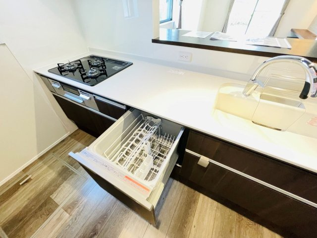 岡崎市上地6丁目　新築分譲住宅　全5棟　3号棟のキッチン|食器洗い乾燥機もついていて家事の時短になります♪