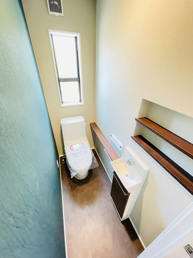 岡崎市上地6丁目　新築分譲住宅　全5棟　3号棟のトイレ|1階、2階とも温水洗浄機能付きトイレです。