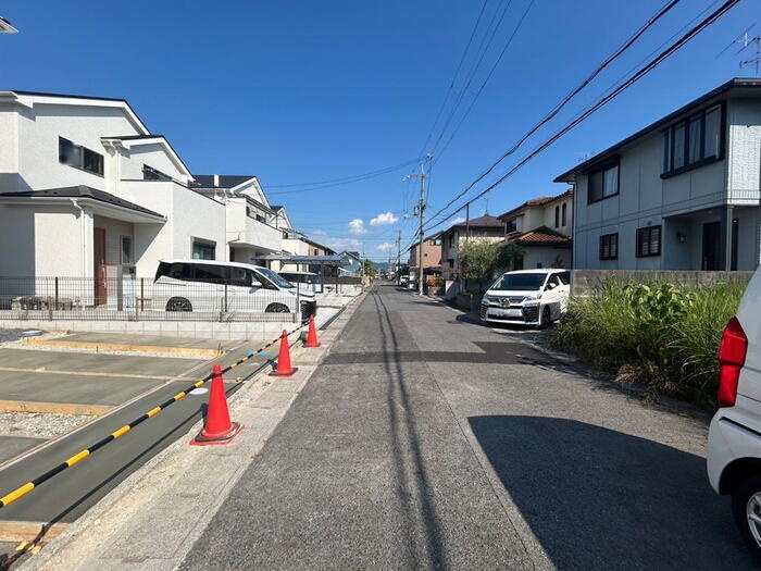 野洲市永原　2号地　新築戸建の前面道路含む現地写真