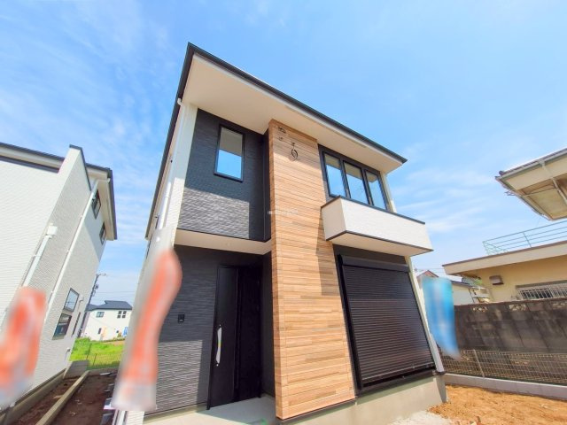 富士見市大字水子の新築一戸建の外観|2025年5月撮影　
床暖房付きの21帖超の広々LDKはご家族の団らんスペース♪
WICや土間収納、広いリネン庫など収納たっぷりです。

資料請求やご見学などお気軽にお問い合わせください。