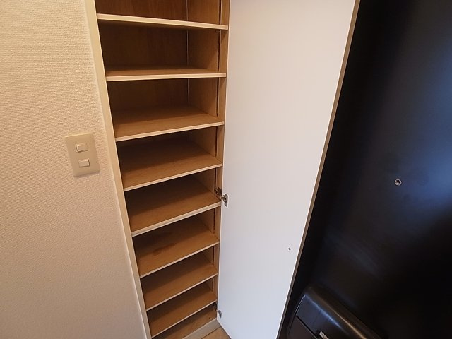 ミヤ・ミショーレの玄関|シューズＢＯＸも有ります