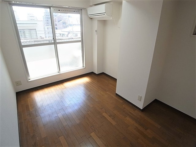 【居間・リビング】 | ミヤ・ミショーレ | 南向きで日当たり良好のお部屋です