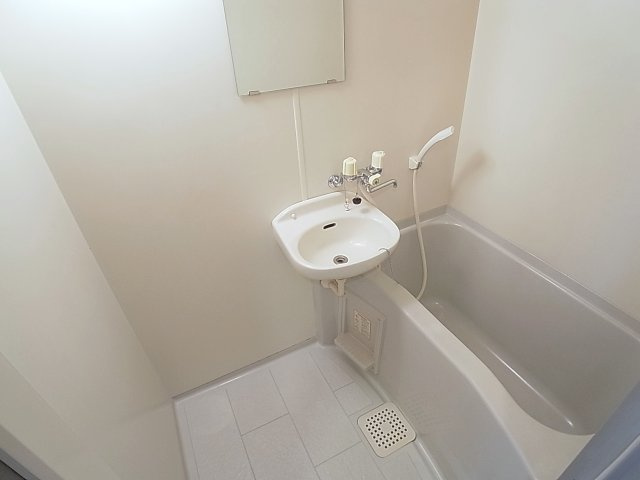 ミヤ・ミショーレの浴室|うれしい鏡付きバスルーム