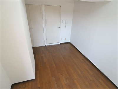 【内装】 | ミヤ・ミショーレ | 日差し差し込む明るい室内